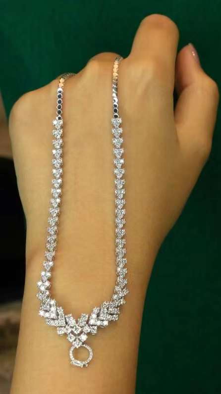 5.8 carat diamond necklace with universal clasp for banquet