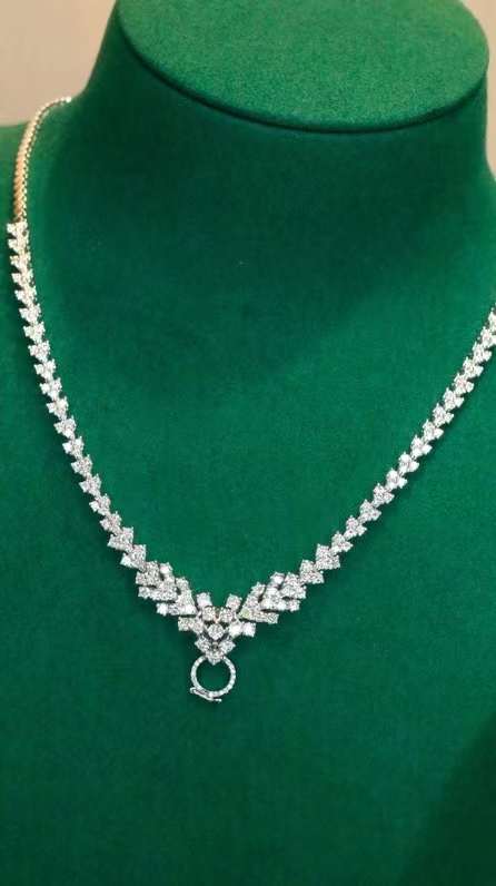 5.8 carat diamond necklace with universal clasp for banquet