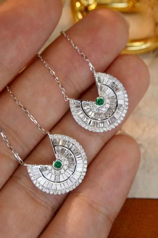 Diamond necklace & emerald sector diamond mosaic pendant