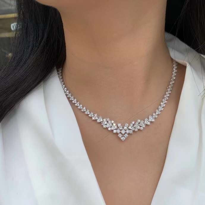 5.8 carat diamond necklace with universal clasp for banquet