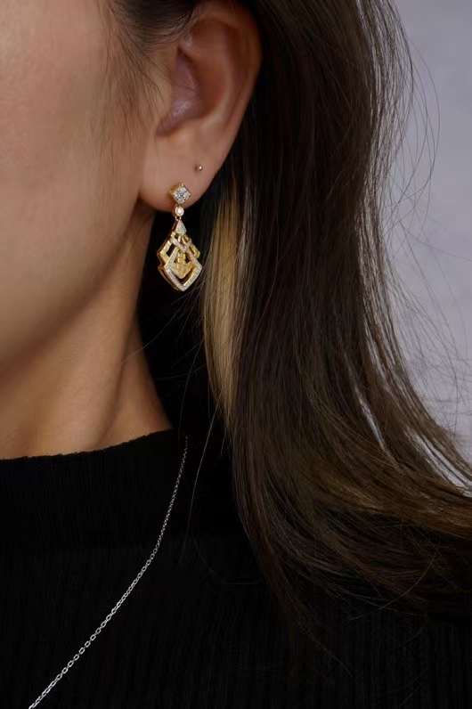 Diamond & 18k gold earrings geometric row diamonds design earring women